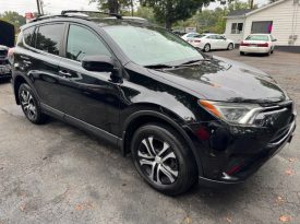 2017 Toyota Rav 4 LE (Black)