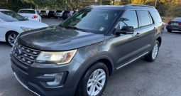 2017 Ford Explorer XLT (Gray)