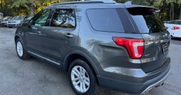 2017 Ford Explorer XLT (Gray)