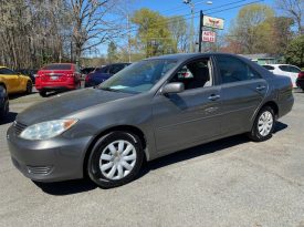 2005 Toyota Camry LE (Charcoal)