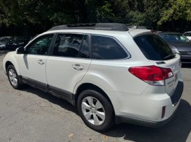 2011 Subaru Outback Limited (White)
