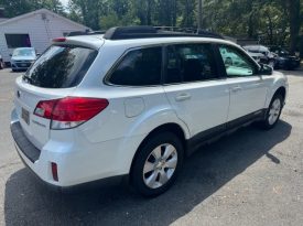 2011 Subaru Outback Limited (White)