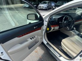2011 Subaru Outback Limited (White)