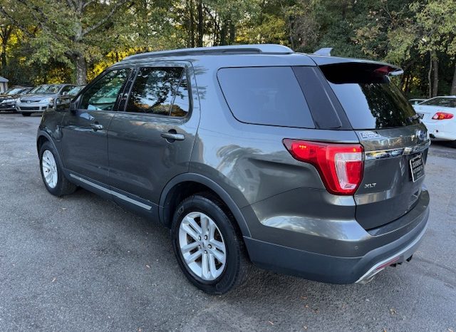 2017 Ford Explorer XLT (Gray)