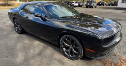 2018 Dodge Challenger SXT Plus (Black)
