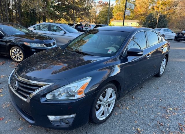 2013 Nissan Altima SE (Dark Blue)