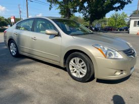 2010 Nissan Altima S (Gold)