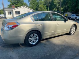 2010 Nissan Altima S (Gold)